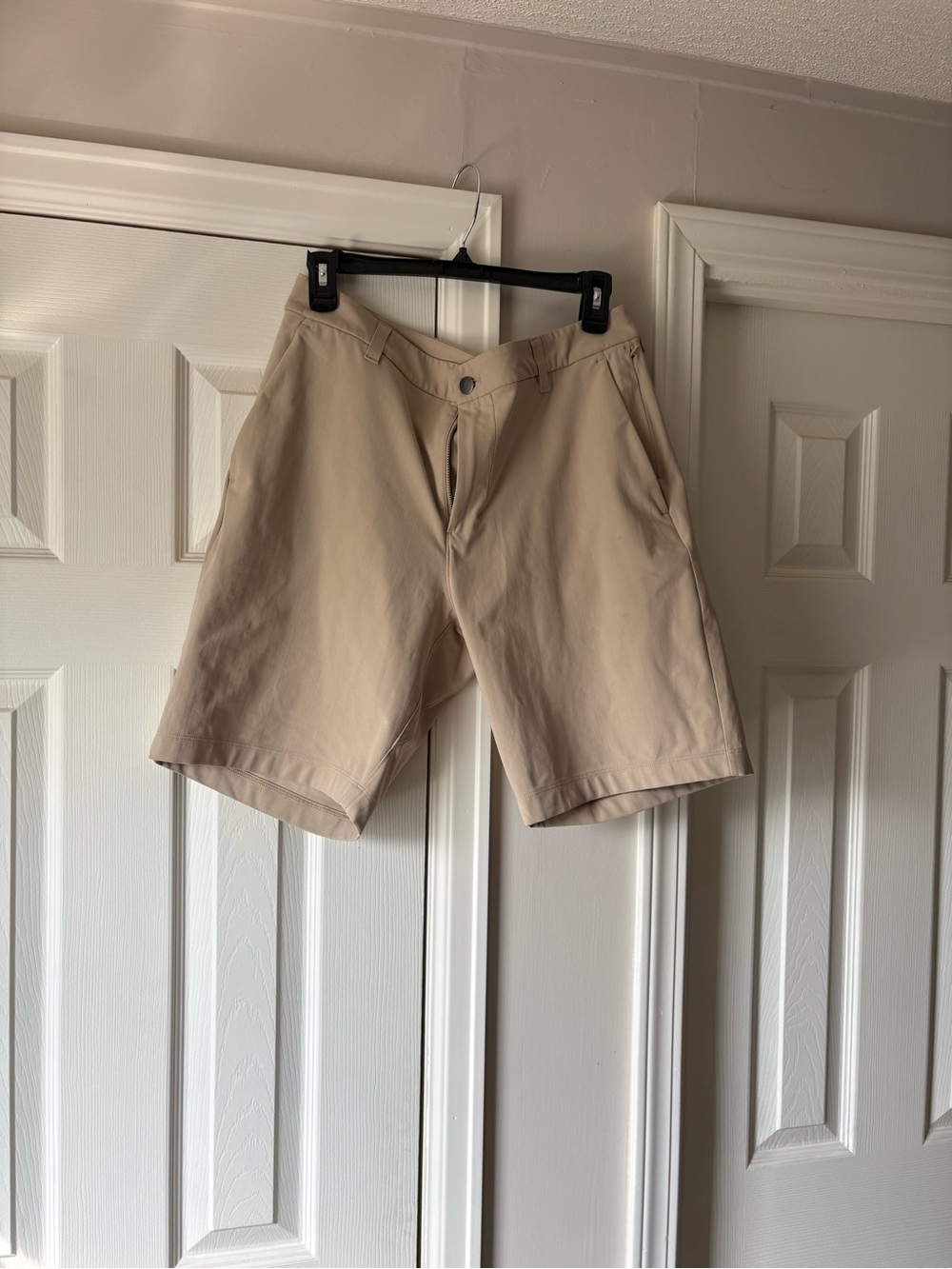 lululemon athletica Men's Khaki Flat-Front Performance Shorts